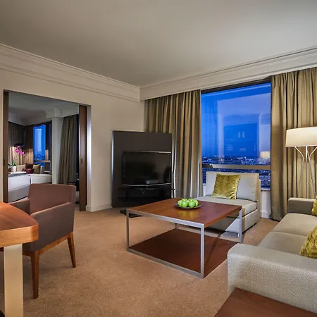 Hyatt Regency Szálloda 5*