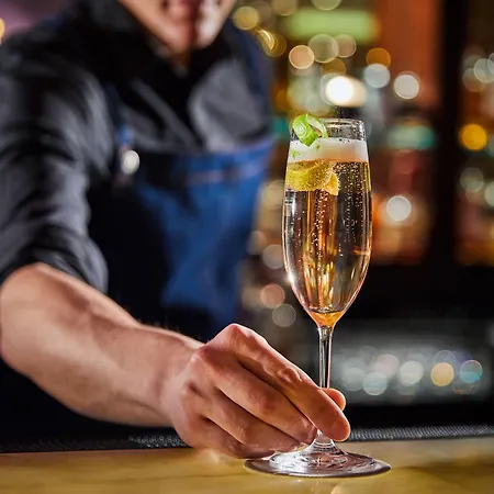 Hyatt Regency Szálloda 5*