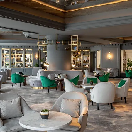 Hyatt Regency Hotel 5*